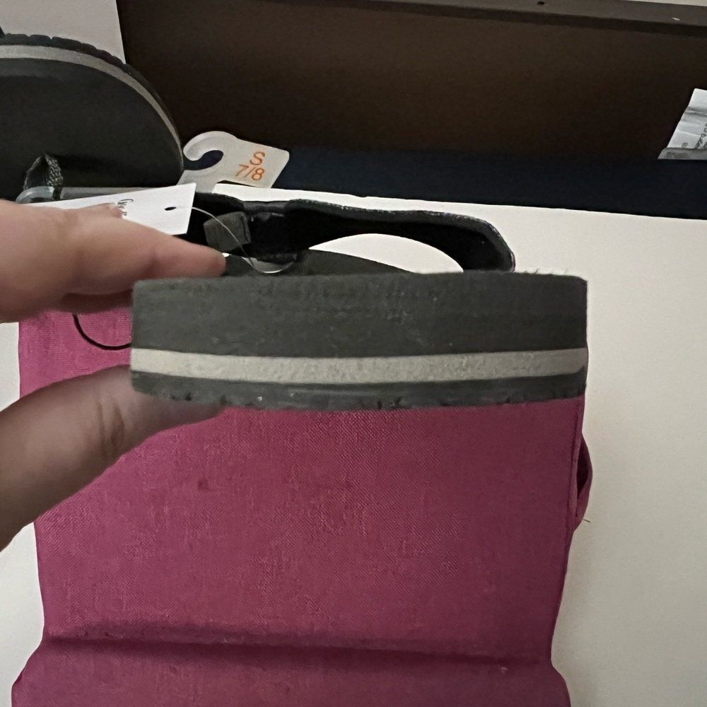 Goodfellow & Co Men’s Grey Flip Flops in Size Small (7/8) - Picture 8 of 10